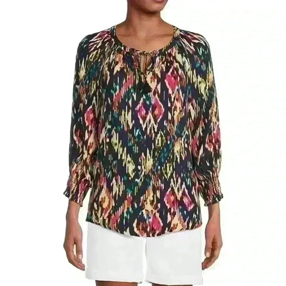 Westbound
Petite Size Shattered Ikat Print 3/4 Peasant Sleeve V-Neck Knit Top